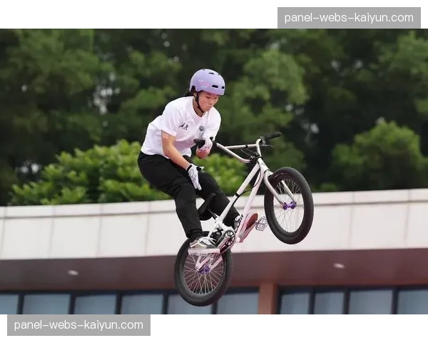 自由式公园赛法国维特罗站，日本15岁小将佐藤优纪夺魁