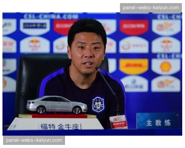 特写：录像分析室里，防守助教如何通过剪辑帮助新秀理解球队的防守轮转原则。